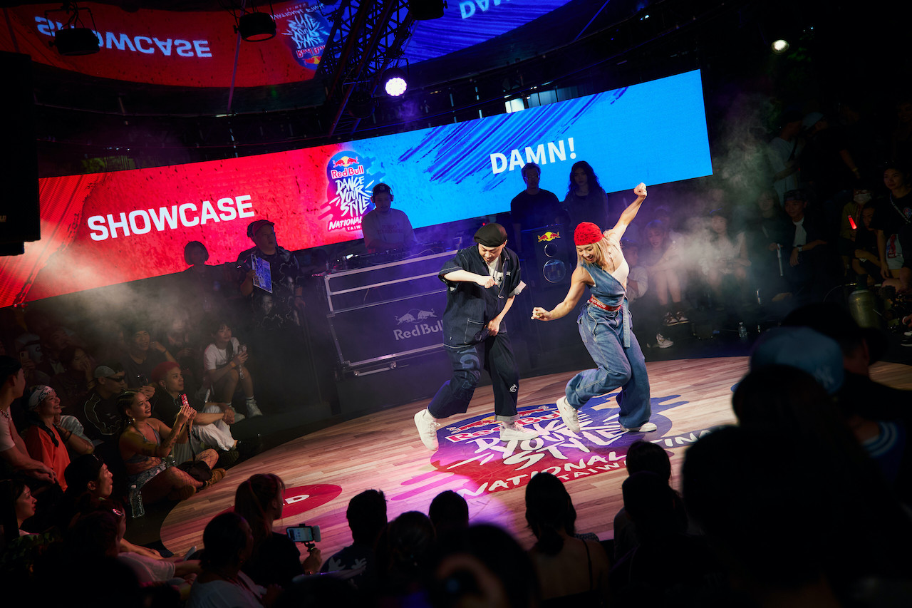 圖4_Red Bull Dance Your Style DJ會以不同的音樂組合隨性出題， 考驗舞者臨場反應及觀眾渲染力。（Red Bull 提供）